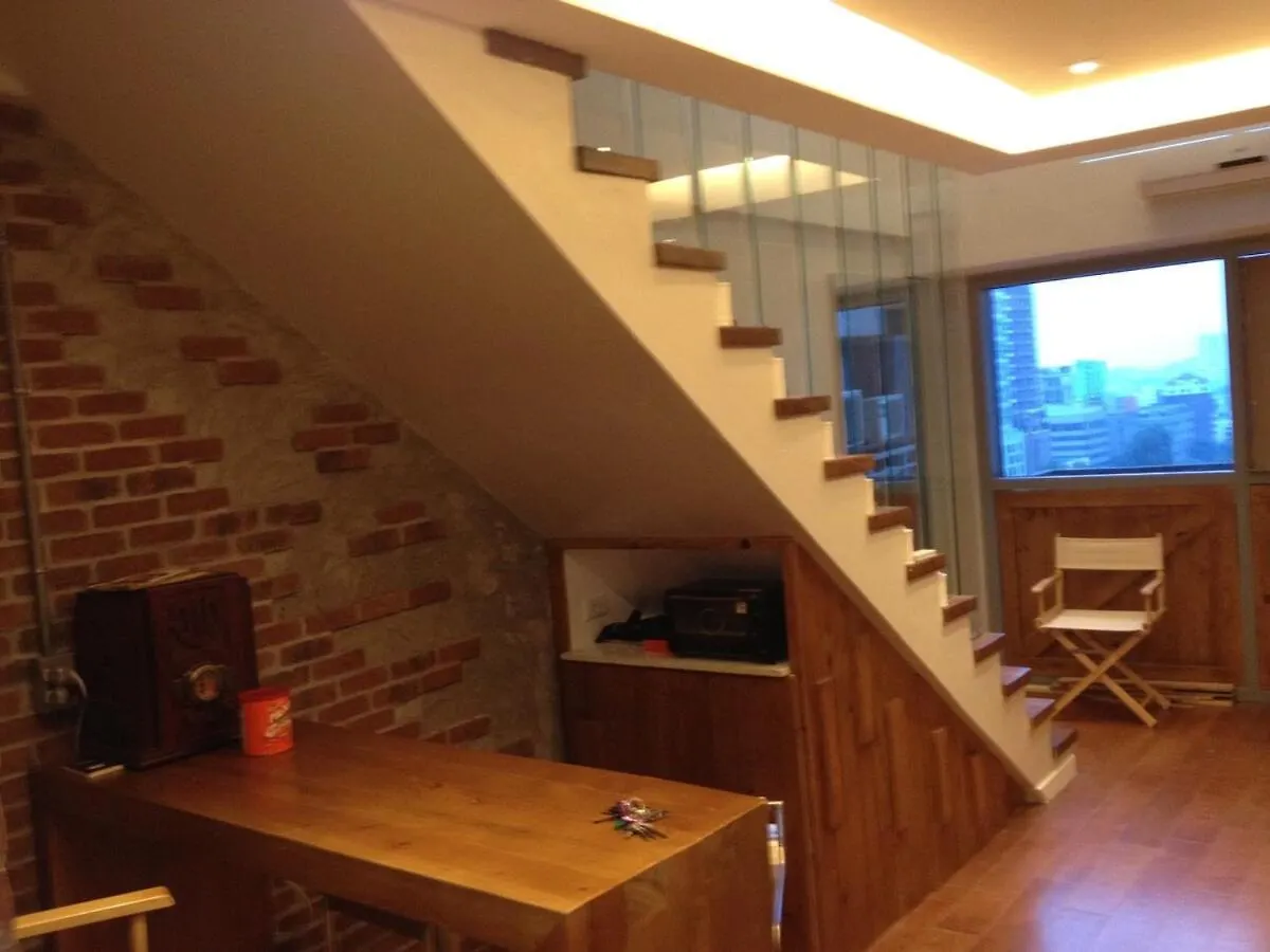 Apartment Loft-Type, Loft In Makati, In Front Greenbelt Mall Manila Philippines